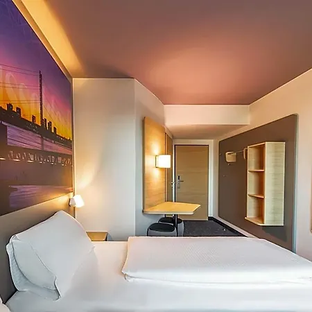 Duesseldorf-city מלון 3*